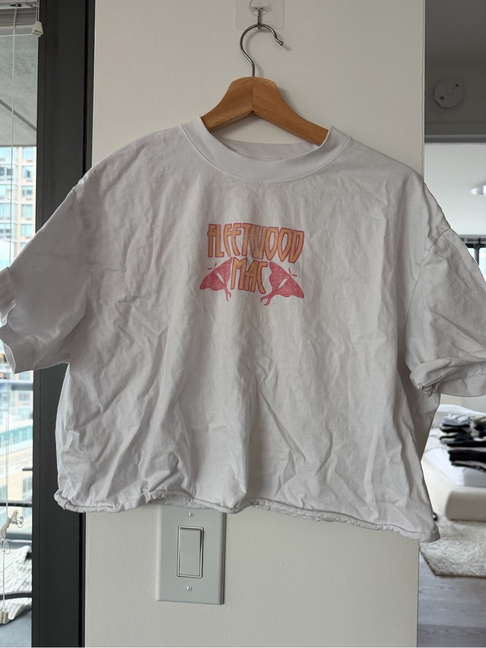 White Graphic Cropped Tee - White